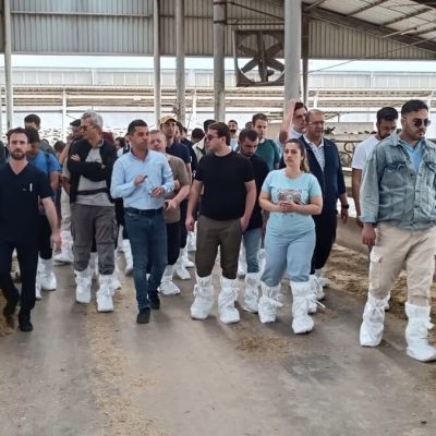 Ege Üniversitesi Ziraat Fakültesi Zootekni Bölümü Öğrencileri Çamlı Beydere Organik Süt İşletmesi Tesisimizde! (2)